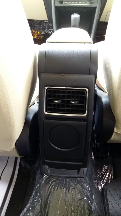 Climate control AC with rear AC vent