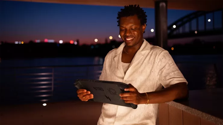 Acer Nitro-Blaze-11